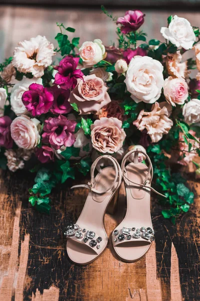 Невеста обувь с драгоценностями — стоковое фото