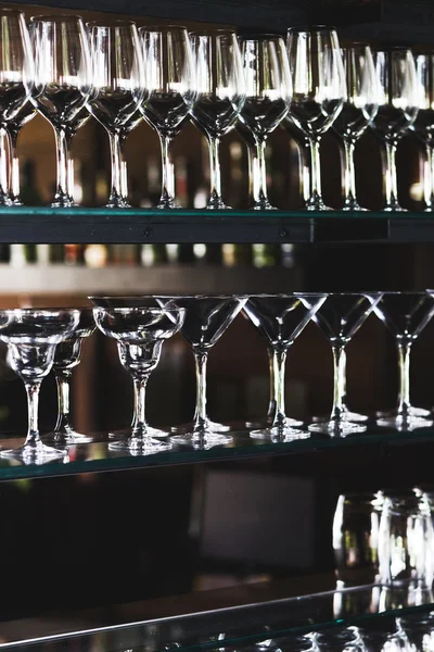 Set van glazen in de bar — Stockfoto