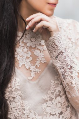 Gelin gelinlik için dantel pelerinli
