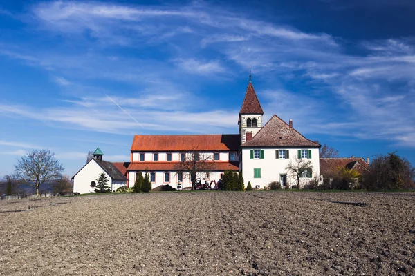 Bella casa con pareti bianche — Foto Stock