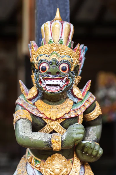 Drewnianych statuetki w Balijski świątyni — Zdjęcie stockowe