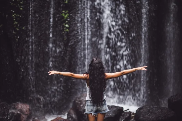 Beautiful woman near waterfall — Stock Photo, Image