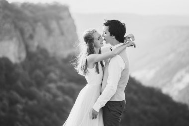 Doğada güzel yeni evliler