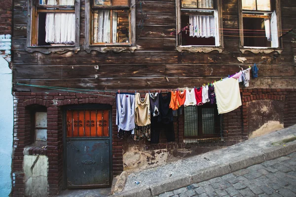 Laundry drying on the streets of Istanbul — Stock Photo, Image