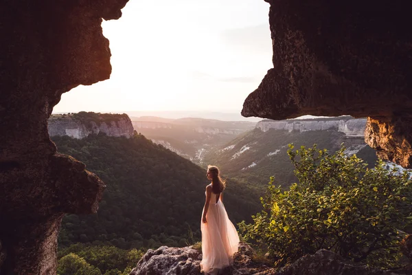 散歩の美しい花嫁 — ストック写真