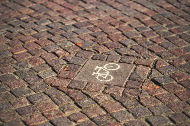 Kaldırımda bisiklet simgesi