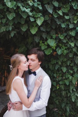 Doğada güzel yeni evliler