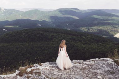 bir yürüyüş güzel gelin