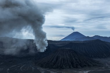 Bromo yanardağ patlama