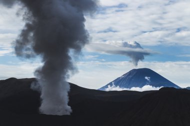 Bromo yanardağ patlama