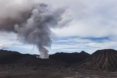Bromo yanardağ patlama