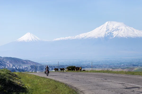 Ermenistan'da bisikletle seyahat — Stok fotoğraf