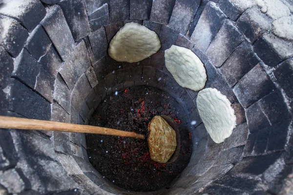 Traditionelle Art Brot zu backen — Stockfoto