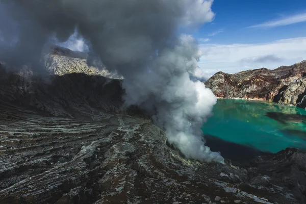 Cráter del volcán Ijen — Foto de Stock