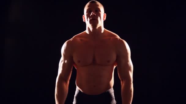 Bodybuilder kneads his neck muscles — Stock Video