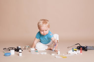 küçük genç doktor Studio