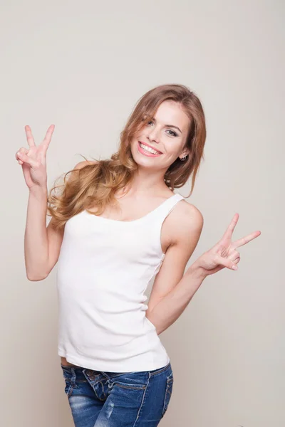 Ragazza modello posa in il studio — Foto Stock