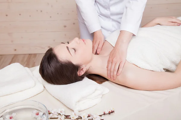 Nice girl doing massage in the Spa — Stock Photo, Image