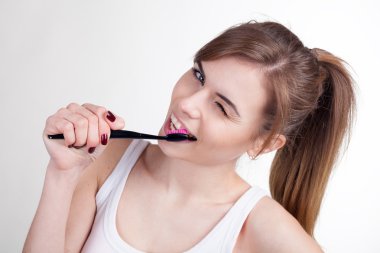 bir diş fırçası ile kız