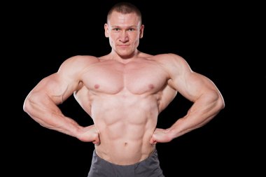 erkek vücut geliştirmeci