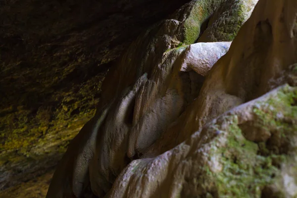 Камень в пещере — стоковое фото