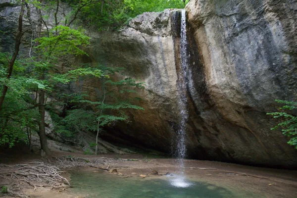 Cliff ile doğa şelale