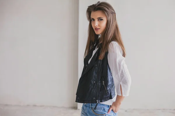 Mädchen-Modell posiert im Studio — Stockfoto