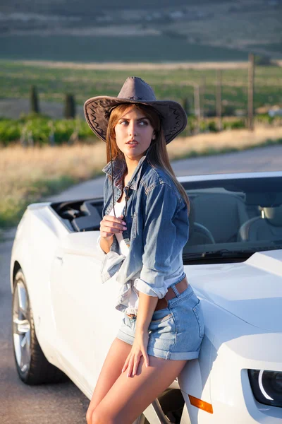 The girl in the hat is white convertible — Stock Photo, Image
