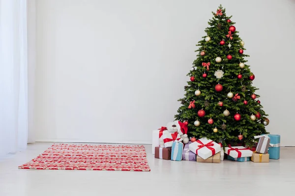 Рождественская Елка Сосна Подарками Фоне Новогоднего Декора Место Надписи 2021 — стоковое фото