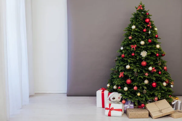 Pino Árbol Navidad Con Decoración Regalo Para Nuevo Año Gris —  Fotos de Stock