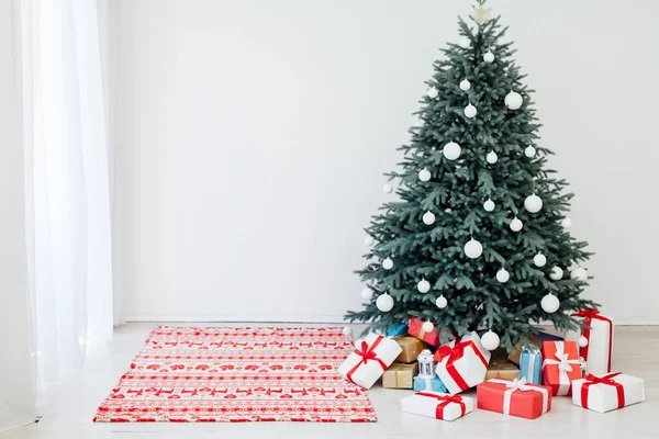 Christmas Tree Pine Gifts New Year Decor White Background 2021 — Stock Photo, Image