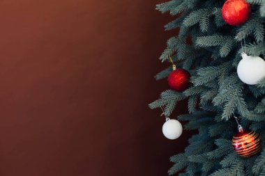 Yeni yıl için Noel ağacı dekoru dalları 2021 2022 yazıtları için