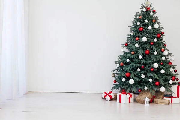 Kerstboom Dennendecor Presenteert Nieuwjaar Thuis Winter — Stockfoto
