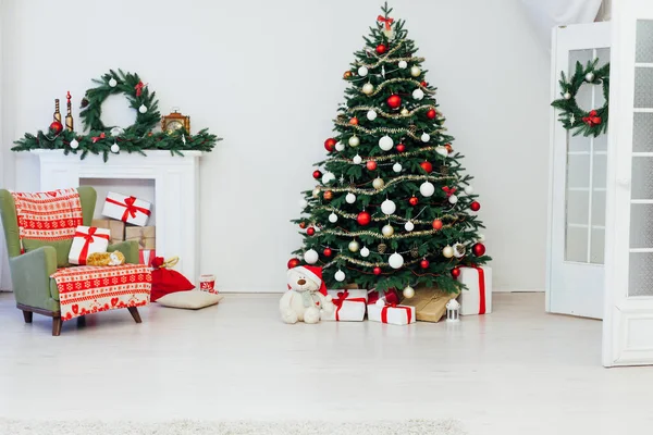 Χριστουγεννιάτικο Δέντρο Δώρα Από Τζάκι Για Διακόσμηση Του Νέου Έτους — Φωτογραφία Αρχείου
