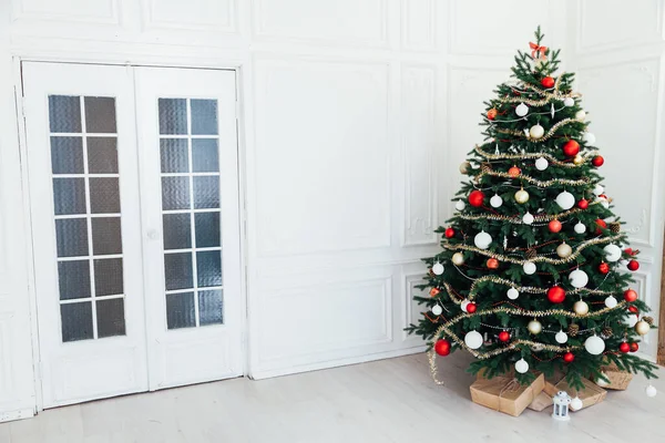 Szilveszter Otthon Karácsonyfa Ajándékokkal Dekoráció Ünnep Képeslap Hely Felirat — Stock Fotó