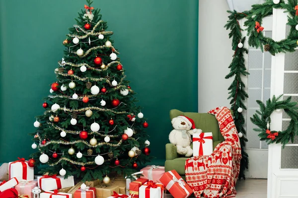 New Year Home Weihnachtsbaum Mit Geschenken Dekor Grün — Stockfoto