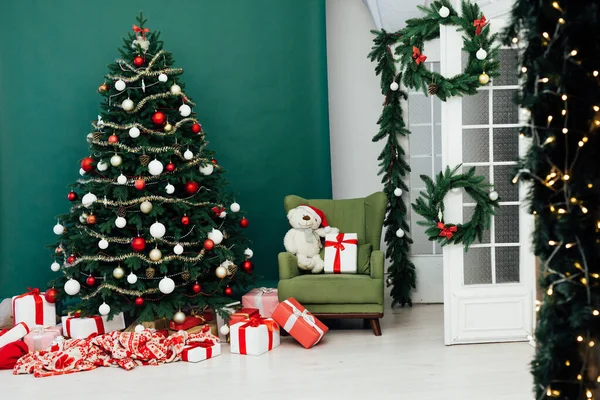 Arbre Noël Maison Nouvel Avec Des Cadeaux Décor Vert — Photo