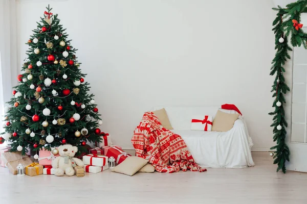 New Year Home Weihnachtsbaum Mit Geschenkdekor Urlaub Für Jeden Weißen — Stockfoto