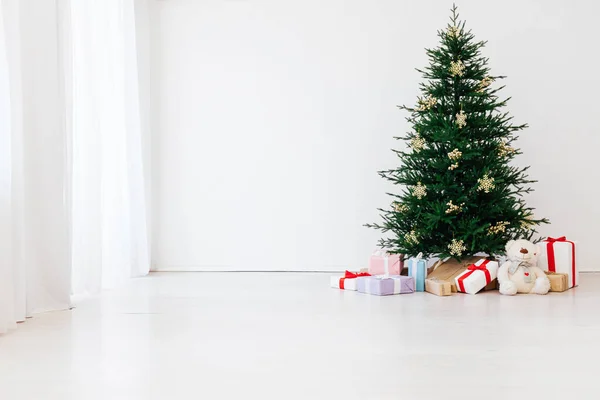 Karácsonyfa Fenyő Ajándékokkal Évre Belső Tér — Stock Fotó