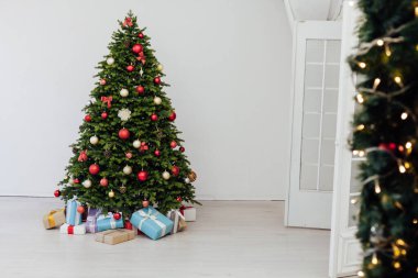 Dekor Yeni Yıl Yılbaşı Ağacı sunar