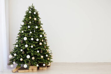 Pencere dekorasyonu yeni yılı sunar Noel ağacı iç mimarisi