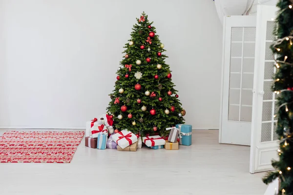 Decor Nieuwjaar Interieur Van Kerstboom Decor Presenteert — Stockfoto