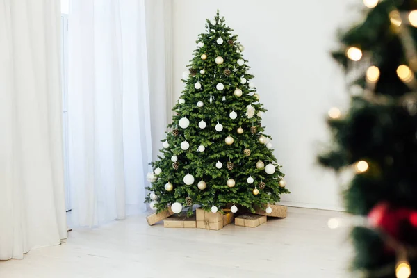 Janela Decoração Ano Novo Apresenta Árvore Natal Interior — Fotografia de Stock