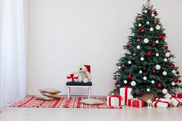 圣诞树与礼物新年风景室 — 图库照片