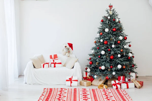 Hediyeli Noel Ağacı Yılbaşı Odası — Stok fotoğraf
