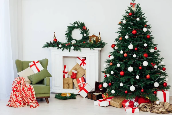Árbol Navidad Con Chimenea Casa Interior Año Nuevo —  Fotos de Stock