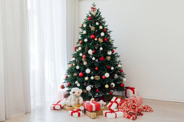 Noel ağacı dekoru sunar.