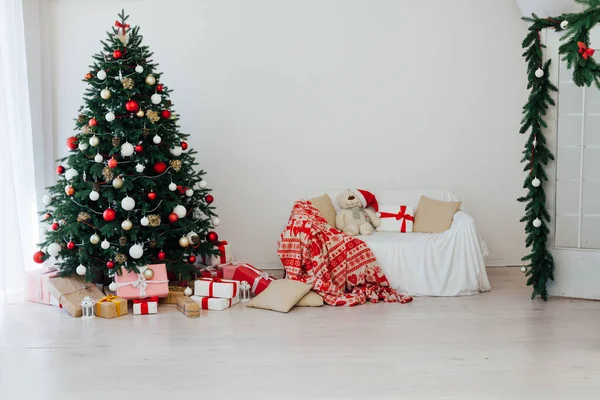 Weihnachten Interieur Weihnachtsbaum Urlaub Dekor Geschenke — Stockfoto