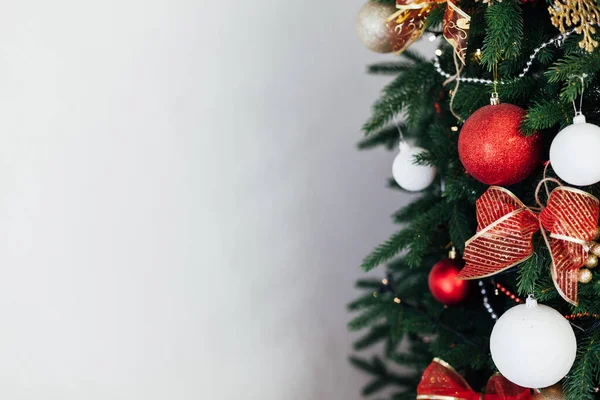 Silvesterzweige des Weihnachtsbaumschmucks Platz für die Beschriftung — Stockfoto