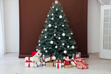 Yeni yıl kartı, iç dekorasyon ve Noel ağacı hediyeleri.